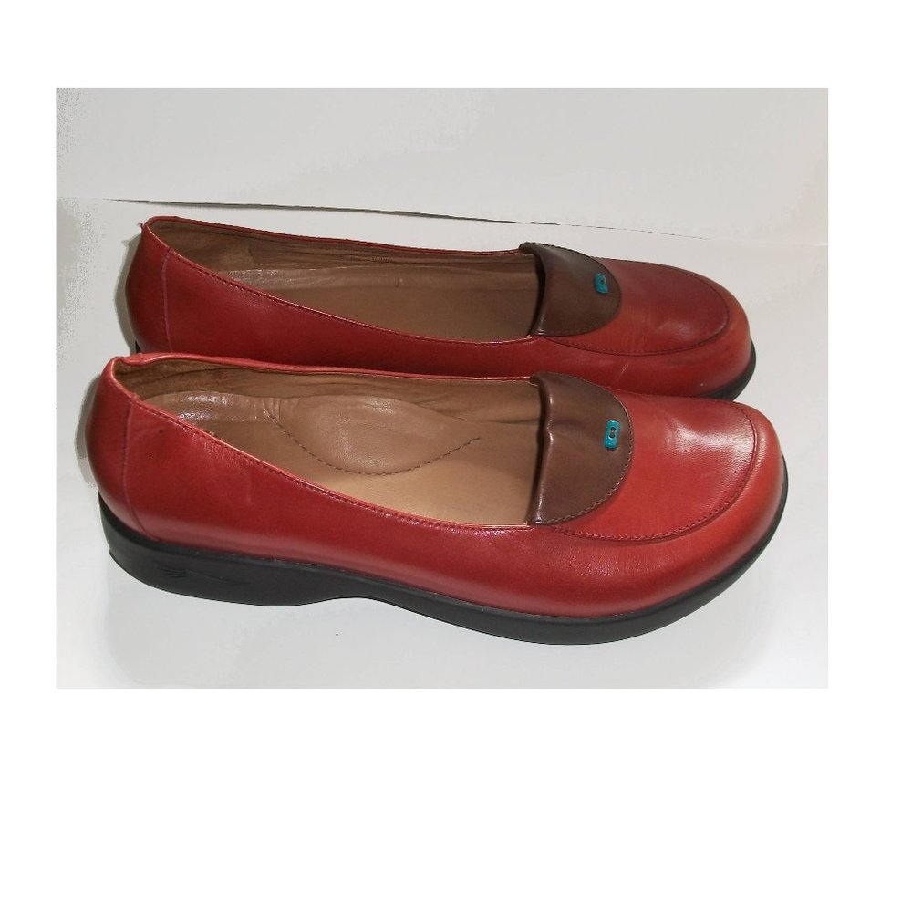 NWOB Dansko Desiree Red & Brown Leather Flats